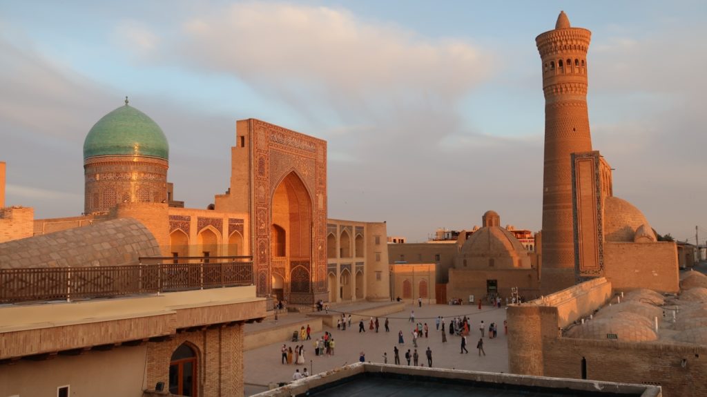 Visite de Boukhara en Ouzbekistan lors d'un voyage scolaire