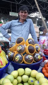 étal de fruits au marché de Samarkand