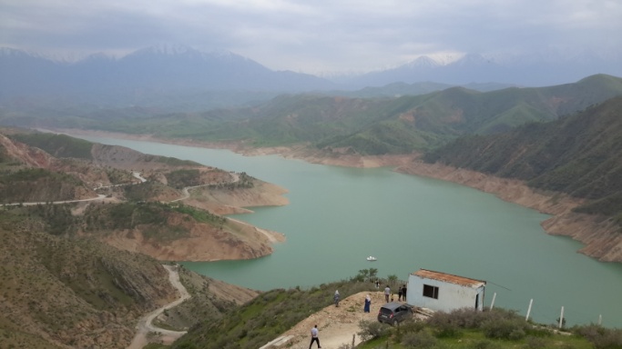 Retenue d'eau en route vers Sarchashma